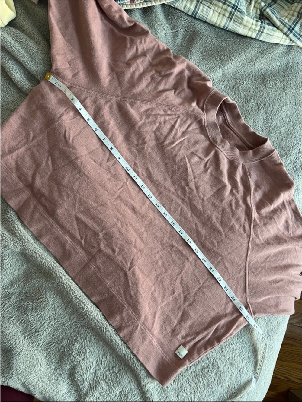 Vuori Women’s Sunnyside Crew Neck Pink Sweatshirt Medium - Picture 3 of 5